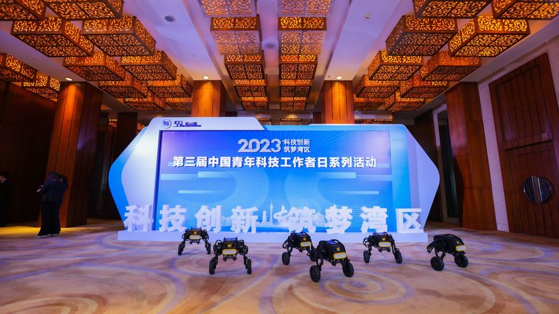数据可视化交互设计插件具备以下功能与作用：